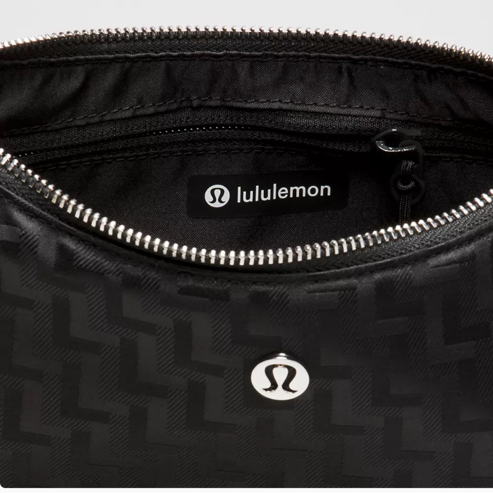 ❤️ Lululemon City Essentials Small Shoulder Bag 3L Monogram Jacquard BLACK - Picture 5 of 8
